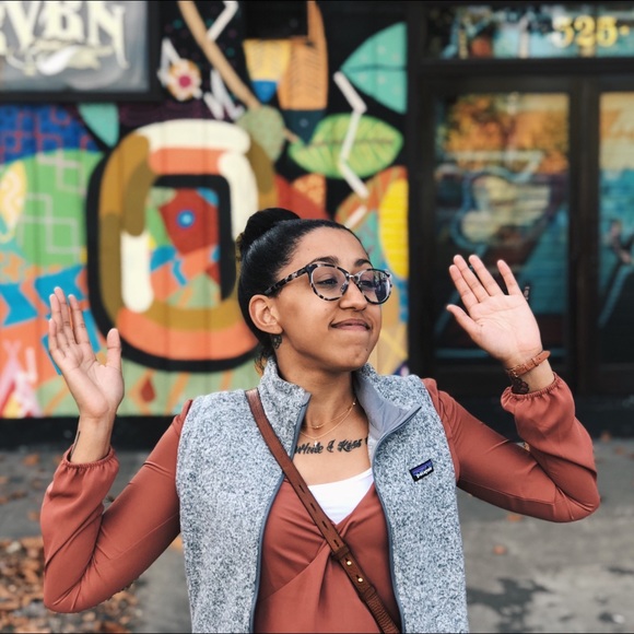 Meet your Posher, Danielle! - Picture 13 of 15